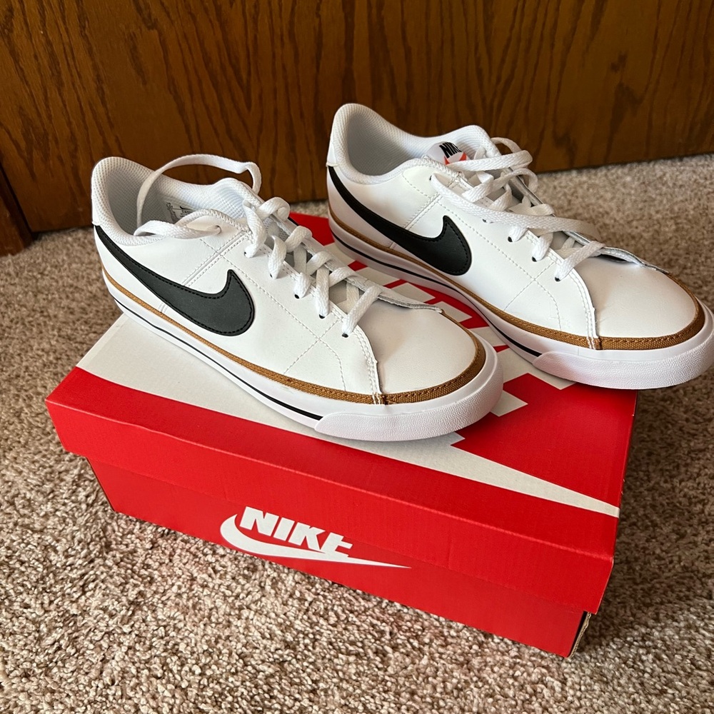 Kids Nike Court Legacy Sneaker size 5.5